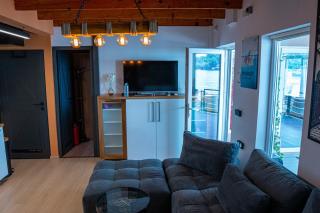 Unique River Houseboat Stay - 1