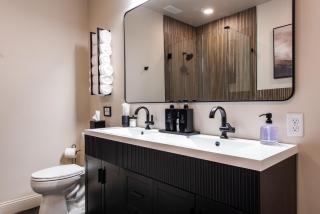 Hollyhock Suite 501: 4 bed/2 bath with soaking tub - 8
