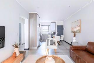 Cozy 2-Bedroom Apartment with Pool & Gym near Fourways Mall and Hospital - 6