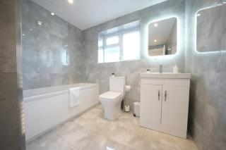 Near Heathrow Airport -FREE Parking-Full apartments-Near M4-1 bus LHR - 5