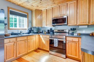 On Baxter Lake Wooded Retreat Near Trails - 1