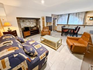 Ancien moulin renove, terrasse au bord de l eau - 0