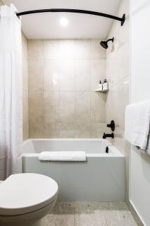 Aurora Lite - Brand new suite with private entrance - 4