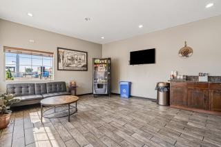 Super 8 by Wyndham Ontario - 7