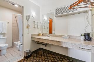 Super 8 by Wyndham Ontario - 1