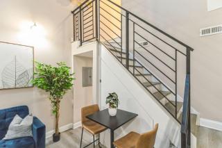 Large Bi-Level 2BR Loft in Old City that Sleeps 8 - 8