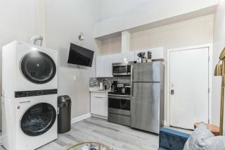 Large Bi-Level 2BR Loft in Old City that Sleeps 8 - 5