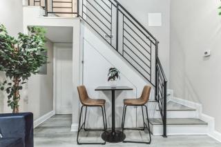 Large Bi-Level 2BR Loft in Old City that Sleeps 8 - 3