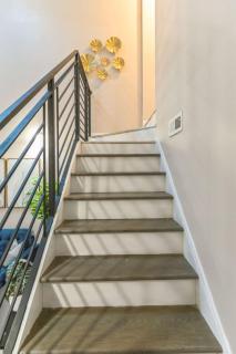 Large Bi-Level 2BR Loft in Old City that Sleeps 8 - 2