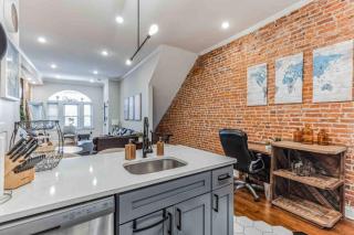 Large Bi-Level 3BR w Patio - 10 min to DT - 3