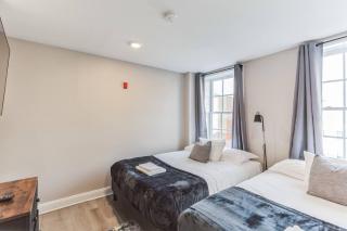 Large 2BR in Old City that Sleeps 8 - 1