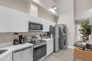 Bi-Level 2BR Loft in Old City - 9
