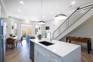 2BR - Across from Fairmount Park -10 mins to DT - 1