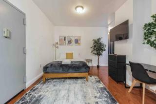 Cozy Studio across from Convention Center - 4R - 8