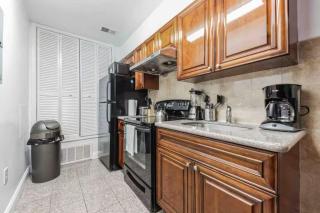 Cozy Studio across from Convention Center - 4R - 1