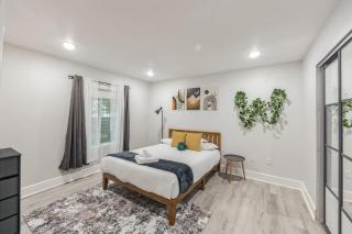 8 Minutes to DT - 1BR w Parking (103) - 7