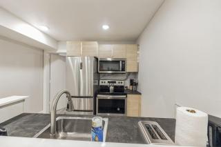 8 Minutes to DT - 1BR w Parking (103) - 4