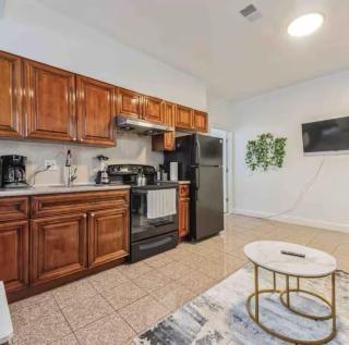 Across from Convention Center 4F - Sleeps 6 - 4F - 7