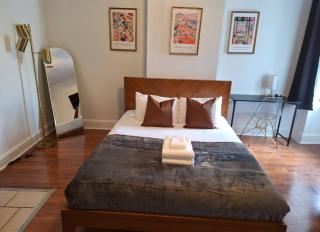 Prime Location Studio in Center City with Fast Wifi - 9