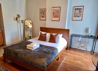 Prime Location Studio in Center City with Fast Wifi - 1