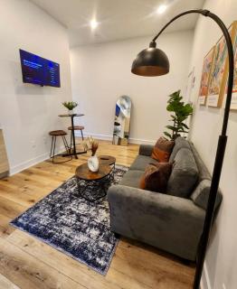 Renovated Jr 1BR - Center City - Sleeps 4 - 2 Beds - 8