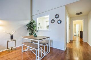 Large and Sunny 1BR Located Near Rittenhouse Square - 4