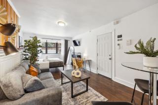 Charming Studio in the Heart of Center City with Fast WiFi - 7