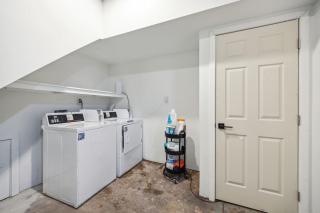 Charming Studio in the Heart of Center City with Fast WiFi - 3