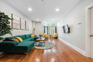 NEW 4 Bedroom - 4 Bathroom Center City with Private Rooftop Terrace Sleeps 20) - 8