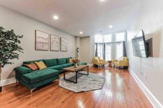 NEW 4 Bedroom - 4 Bathroom Center City with Private Rooftop Terrace Sleeps 20) - 5