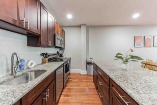 NEW 4 Bedroom - 4 Bathroom Center City with Private Rooftop Terrace Sleeps 20) - 1