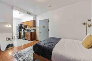 Cozy Studio Across from Convention Center - 3R - 5