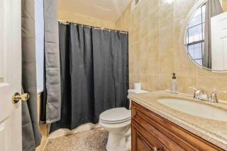 Cozy Studio Across from Convention Center - 3R - 4