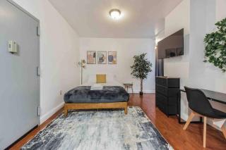 Cozy Studio Across from Convention Center - 3R - 1