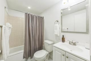 Cozy Center City 1BR apartment with Patio - 5