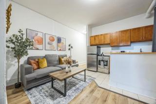 Quaint and Cozy Center City 1BR that Sleeps 4 - 9