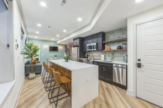 Bi-Level 2BR w Rooftop - Sleeps 12 - 10 min to DT - 0