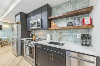 Bi-Level 2BR w Rooftop - Sleeps 12 - 10 min to DT - 8