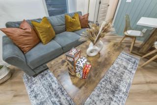 Bi-Level 2BR w Rooftop - Sleeps 12 - 10 min to DT - 7