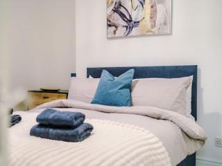Sleep7, Pool Table, TTennis, Free Parking, 3BR - 4