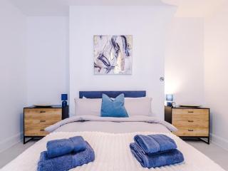 Sleep7, Pool Table, TTennis, Free Parking, 3BR - 5