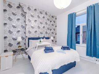 Sleep7, Pool Table, TTennis, Free Parking, 3BR - 3