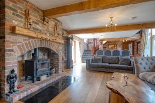 The Barn & The Log Cabin, Sleeps 12, 2 Hot Tubs, Near Durham & Bishop Auckland - 3