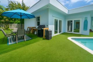 Lighthouse Point Poolside Retreat - 4