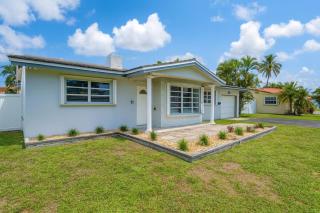 Lighthouse Point Poolside Retreat - 2