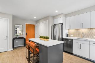 Sojourn Rosslyn Gym Pool Rooftop & Free Parking - 4