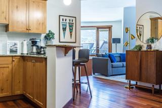 The Lookout Stylish Escape with Mountain Views - 3