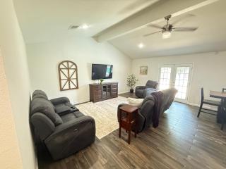 DFW Oasis with Pool and Hot Tub - 7