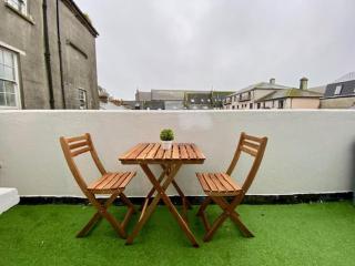 Location! Location! City Centre Townhouse Sleeps 6 - 7