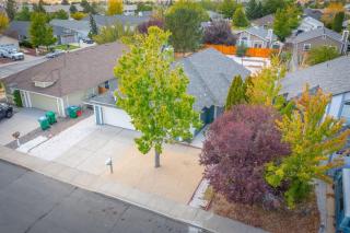 Modern Western Retreat Pet Friendly 4 Bed 2 Bath - 2